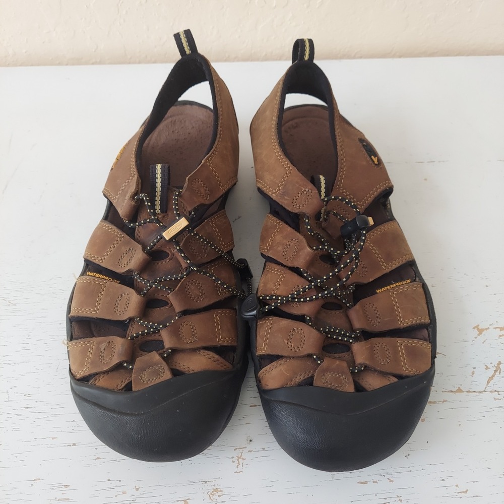 KEEN Mens 9.5 Brown Waterproof Sandals Closed Toe Water Shoes Hiking Outdoor